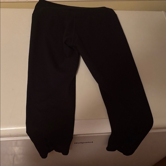 Aerie Black Active Ladies Capri with Bows on each leg in the back. Size Large. - Picture 4 of 5